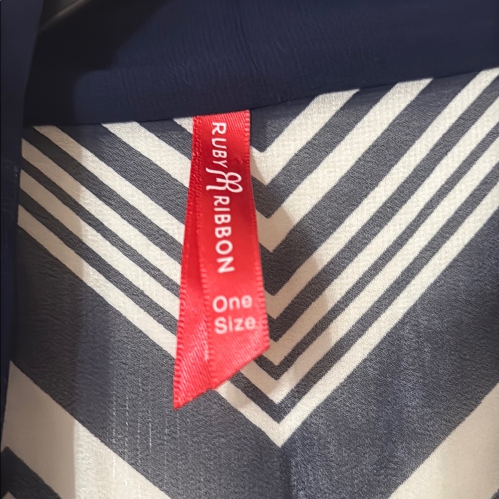 Ruby Ribbon Chevron Patterned Navy and White kimono - Picture 4 of 5